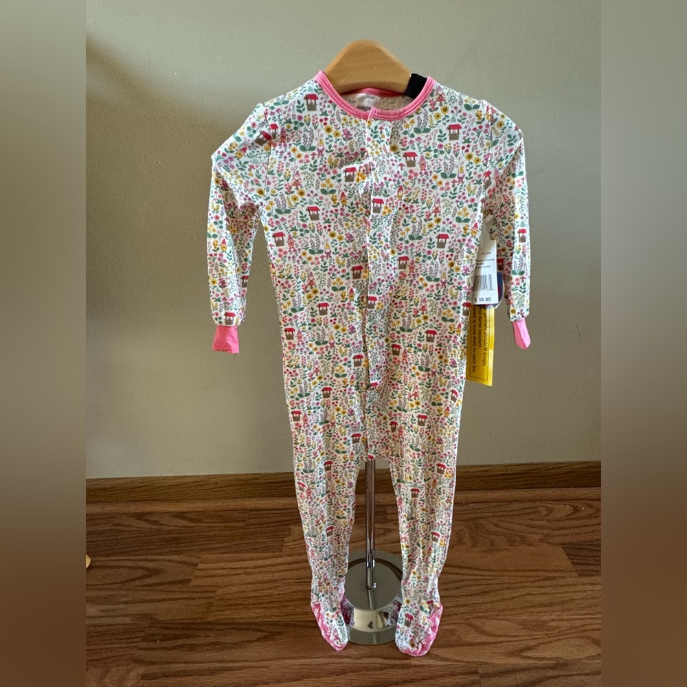 Magnetic Me GNOME SWEET GNOME w/ flowers Footie NWT